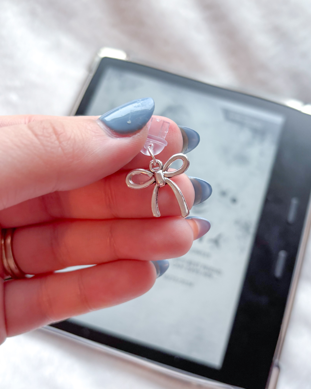 Silver Bow kindle charm