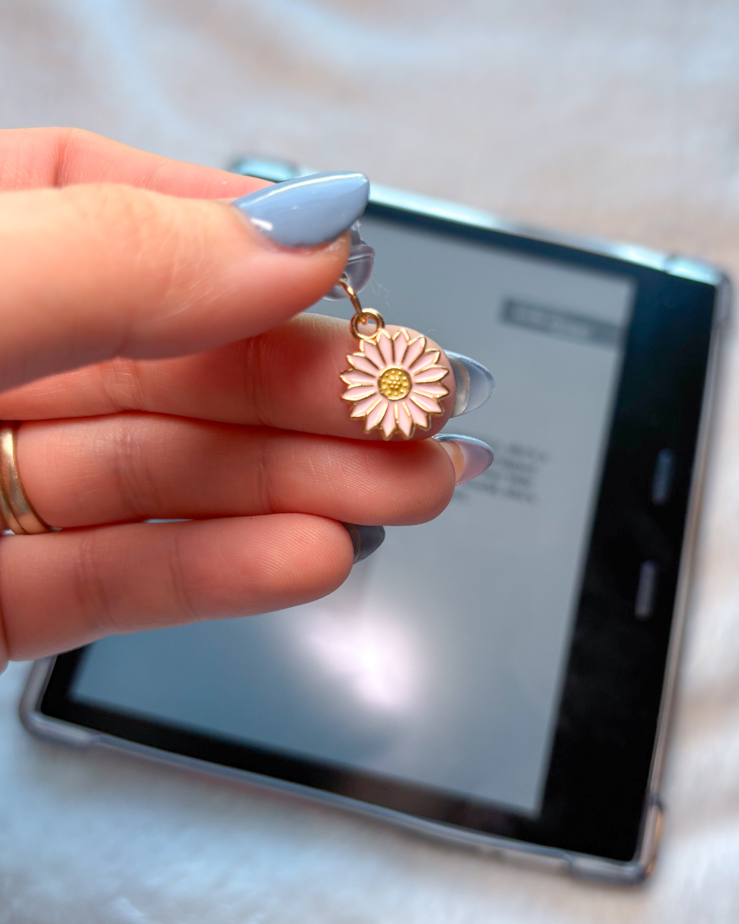 Small Flower Kindle Charm