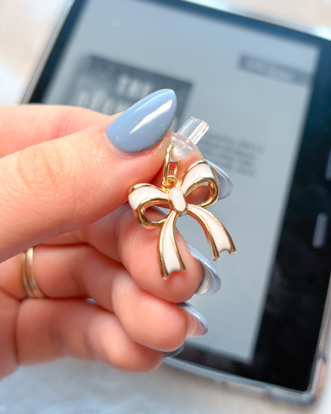White bow kindle charm