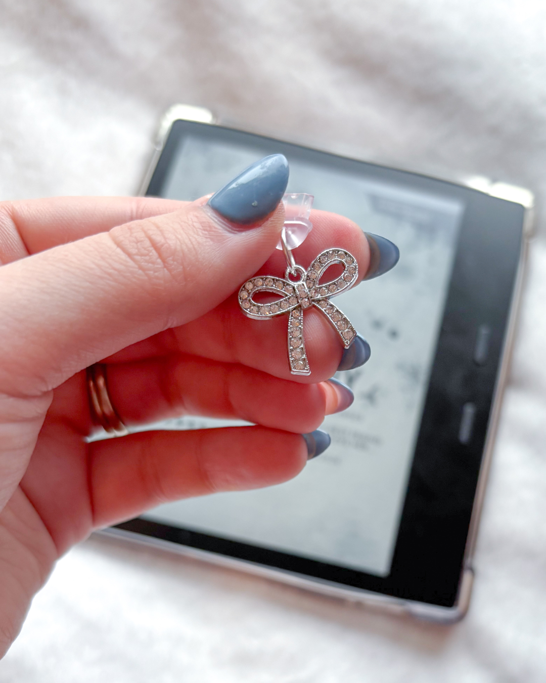 Silver Rhinestone Bow kindle charm