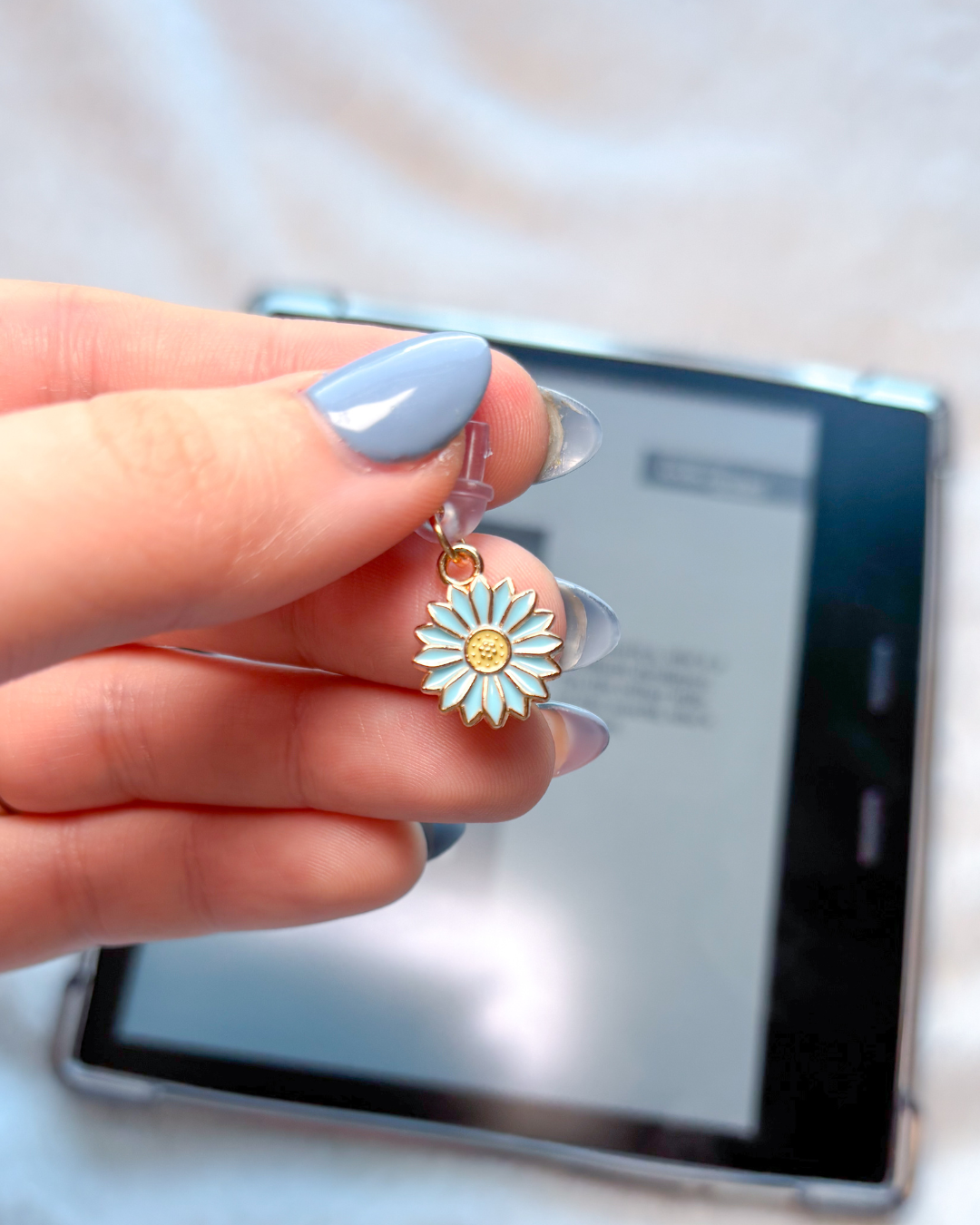 Small Flower Kindle Charm